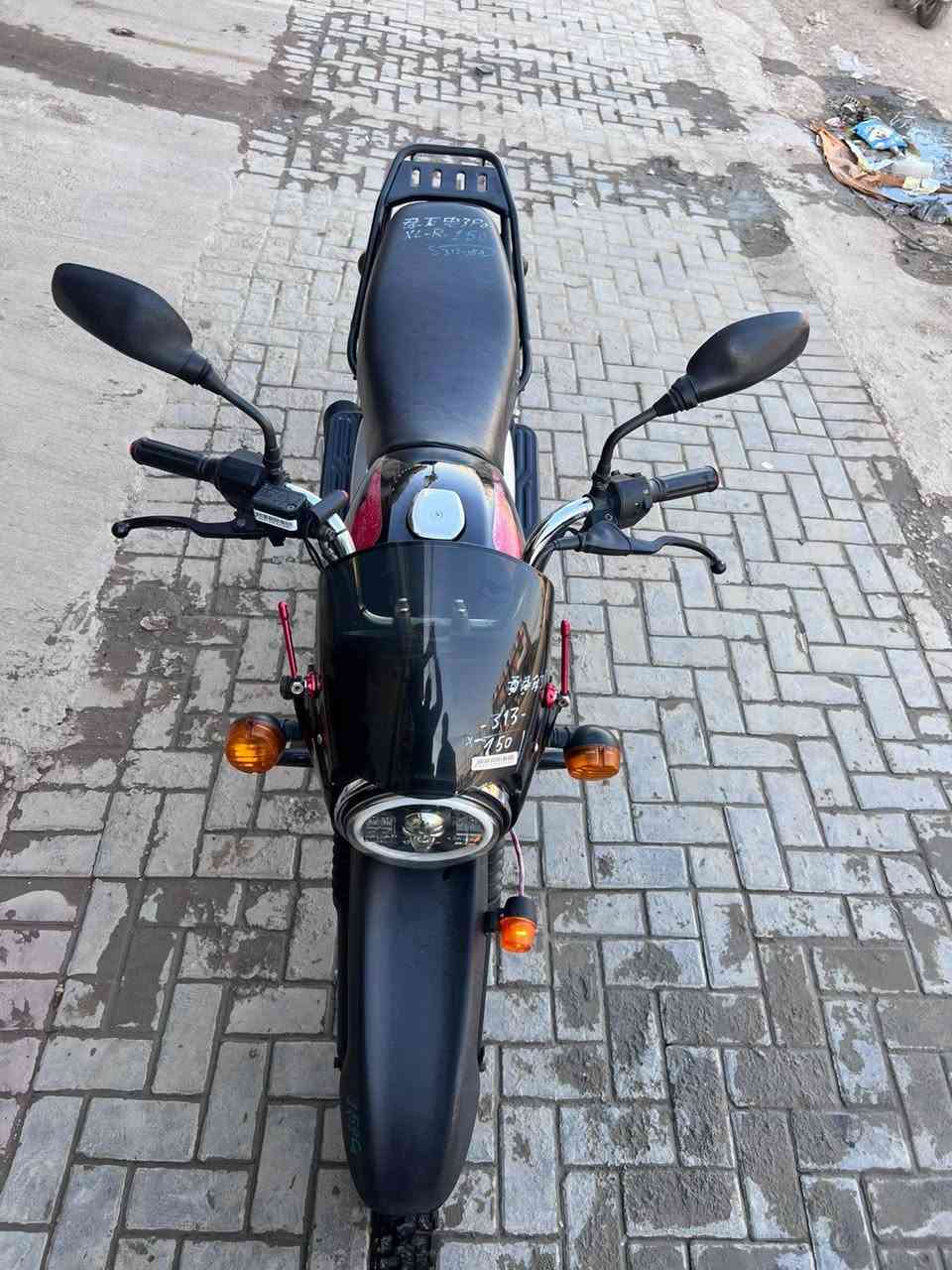 السلام وعليكم عندي بوكسر موديل 2020 دراجة مكفوالة كفالة عامة  وراق كاملة شرط تروح ترقم مكاني بغداد حي اور الاستفسار *********** السعر 1250وبيهة مجال
