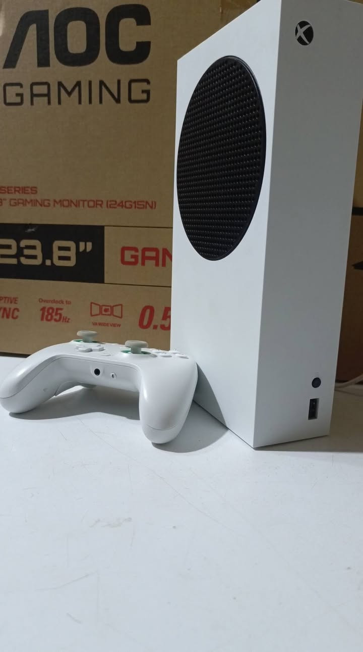 سلام عليگم مراوس بلابتوب گيمنك
اكس بوكس سيريس اس بحالة جداً نظيفة مثل ما مبين بلصوࢪ 

الجهاز شغال تمام وما بي أي مشكلة استخدام خفيف
مناسب للي يريد يلعب أحدث الألعاب بدون تقطيع

مساحة 512GB 
وياة هاࢪد 1 تيرا ssd
يد تحكم أصلية 

شاشة AOC Gaming قيمنك بحالة ممتازة

حجم الشاشة 23.8 إنج
الموديل 24G16N من سلسلة G16

المواصفات:
معدل تحديث يصل إلى 185Hz مناسب جداً للألعاب
سرعة استجابة 0.5ms
تدعم تقنية Adaptive Sync
جودة صورة ممتازة ومناسبة للـGaming والاستخدام اليومي

الشاشة نظيفة 100٪ 

اࢪاوس بلابتوب گيمنك نضيف وثق ب ﷲ لو ما الدراسة والدورة ما افرط بهيج اجهزة ونضافة


**إذا كنت صاحب هذا الإعلان وتريد حذفه لأي سبب، رجاءا أرسل رسالة إلى الدعم الفني**