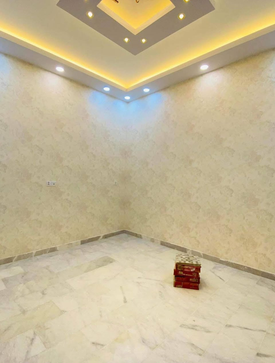 تغليف ورق جدران 
صفاء جواد 
سماوه ***********
