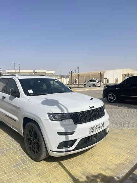 سلام عليكم 
جيب كراند شيروكي فئة ال  S اس ( خـليـجـي ) ام رادار 
‏‎موديل 2022  فول مواصفات وكالة هارلم ام ضمان 
المحرك : V6.  3.6L ‎  
ملاحظه السياره مغلفه بي بي اف بل كامل PPF
وتحتوي ع تضليل كتاب رقم اربيل الجديد بسمي تحويل ثاني يوم  ؟
سياره مكفوله من الصبغ و التبديل و البارد 
‏‎ ماشيه 21 الف كيلو متر حقيقي شرط فحص 
سياره جديده جدا ارضيات الشركه بل جيس 
سياره جديده استخدم شخصي و قليل 
‏‎ السيارة وكالة  داخل احمر بلادي المرغوب 📍❤️
لون ابيض سياره جديده بمعنى الكلمه 
‏‎* المواصفات :
‏‎*رادار امامي وجانبي 
‏‎* نقطة عمياء .
‏‎*داخل جلد 
‏‎* دفع رباعي 4x4 . 
‏‎* فرش المقاعد من الجلد . 
‏‎*صفي المقاعد الأمامية كهربائية .
‏‎* ذاكرة لحفظ وضعيات الجلوس . 
‏‎* صفي المقاعد الأمامية مع تدفئة . 
‏‎* صف المقاعد الخلفية مع تدفئة . 
‏‎* ويل قياس 20 انج .
‏‎* مقود السائق كهربائي . 
‏‎* تدفئة ستيرن . 
‏‎* سقف بانوراما .
‏‎* شاشه كبيرة 8.4 انج .
‏‎* نظام الملاحة (GPS) . 
‏‎* نظام خاص للطرق الوعرة . 
‏‎* مصابيح امامية زنون . 
‏‎* المصابيح الأمامية مع LED لايت . 
‏‎* كشافات ضباب بروجكتر زنون . 
‏‎* تشغيل عن بعد .
‏‎* صندوق كهربائي .
‏‎*  حساسات أمامية . 
‏‎*  حساسات خلفية .
‏‎* كاميرا خلفية .
‏‎* بخاخ ماء لتنظيف المصابيح الامامية .
‏‎* مرايا بخاصية التعتيم الذاتي . 
‏‎* مرايا جانبية قابلة للطي . 
‏‎* بلوتوث تلفون . 
‏‎* محدد سرعة . 
‏‎* نظام تشغيل واطفاء اوتماتيكي للمحرك للتوفير من صرف الوقود . ( Auto Start System ) .
‏‎* نظام بريك اوتماتيكي ( Auto Break System ) .
السعر 42 وبيها مجال 💲 
و ماكو بهيج سعر شوف السوك 
‏‎للاستفسار اكثر  ***********
مكاني رمادي
بيع فقط
