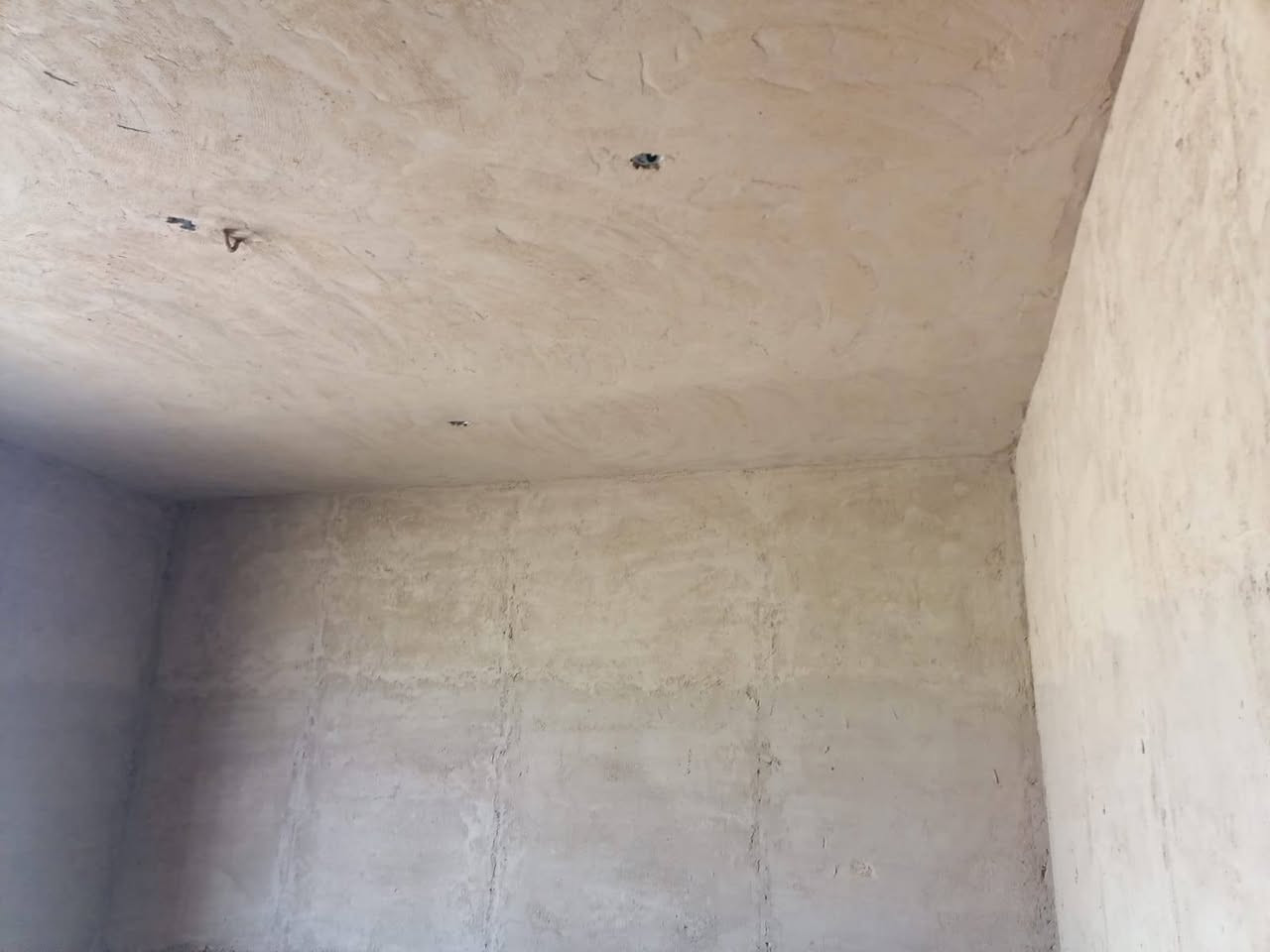 سلام عليكم
يوجد كادر صطار درجه اولى 
صب ناعم خشن تصعيد مواد
***********
