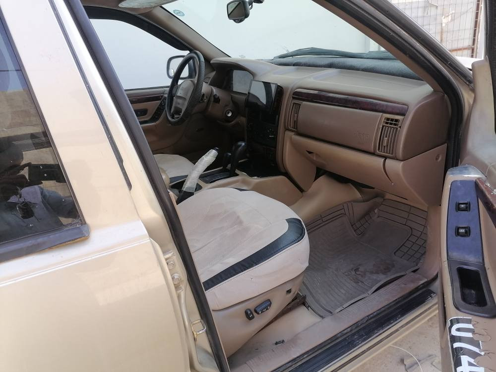 كراند شيروكي 2000 فول ليمتد
رقم سليمانية دولي شرط التحويل لحد 2030 
محرك وكير بطة ديلكو نشط كلش
بطاقة بانزين بيها
ضررها جاملغ السكن فقط 
سيارة شغالة من الدعامية للدعامية 
حتى الهوك مالها شغال 
كشن كهرباء 
مرايات داخل خارج كهرباء 
شاشة
كاعية جلد
اربع تايرات جدد 
فقط نقص تبريد وصدر امامي
السعر ٦١ وبيها مجال
مكان السيارة كركوك *********** كركوك, العراق
