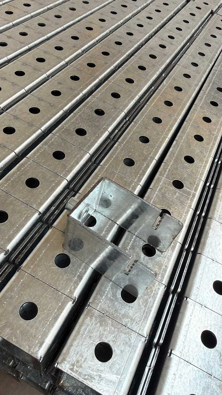 يسر معمل الراجي للبوردات الكهربائية عن بدء إنتاج معمل ميكانو السي جنل حجم استندر ٤١ ملم مربع وبسمك ١.٥ ملم و ٢ ملم وصنع كافة الاكسسوارات مثل طرفي و وسطي المنيوم وكلفنايز وكلامب كلفنايز سمك ٢ ملم والمصنع يقع في كركوك قرب حي الصناعي المتطور 
*********** رقم اتصال و واتساب
