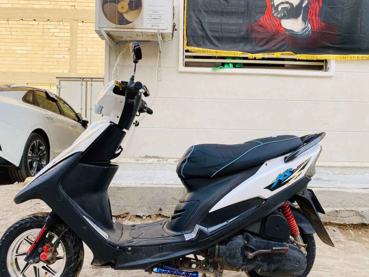 السلام عليكم
دراجه ماكس عدله الدراجه نضيفه ما مفتوحه صارلها أربعة أشهر طلعت حاويه دراجه بيها تزويد وياله نجمه يدات تزويد صالنصه FM مرايات تزويد دراجه نكره سلف بس الكفرات تجاري والأصليه موجوده مال حاويه هم بيض السعر مليون وبيها مجال للشراي ***********

