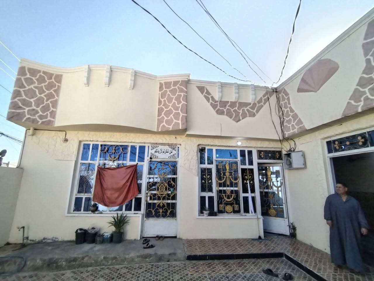 السلام عليكم بيت للبيع حي رشيد مساحه ٢٥٠
متر بناء حديث اول شارع حي رشيد السعر مناسب ٥٤ بي مجال بسيط اللاستفسار اتصال *********** مراجعه مكتب النوارس شارع مستشفى الامام
