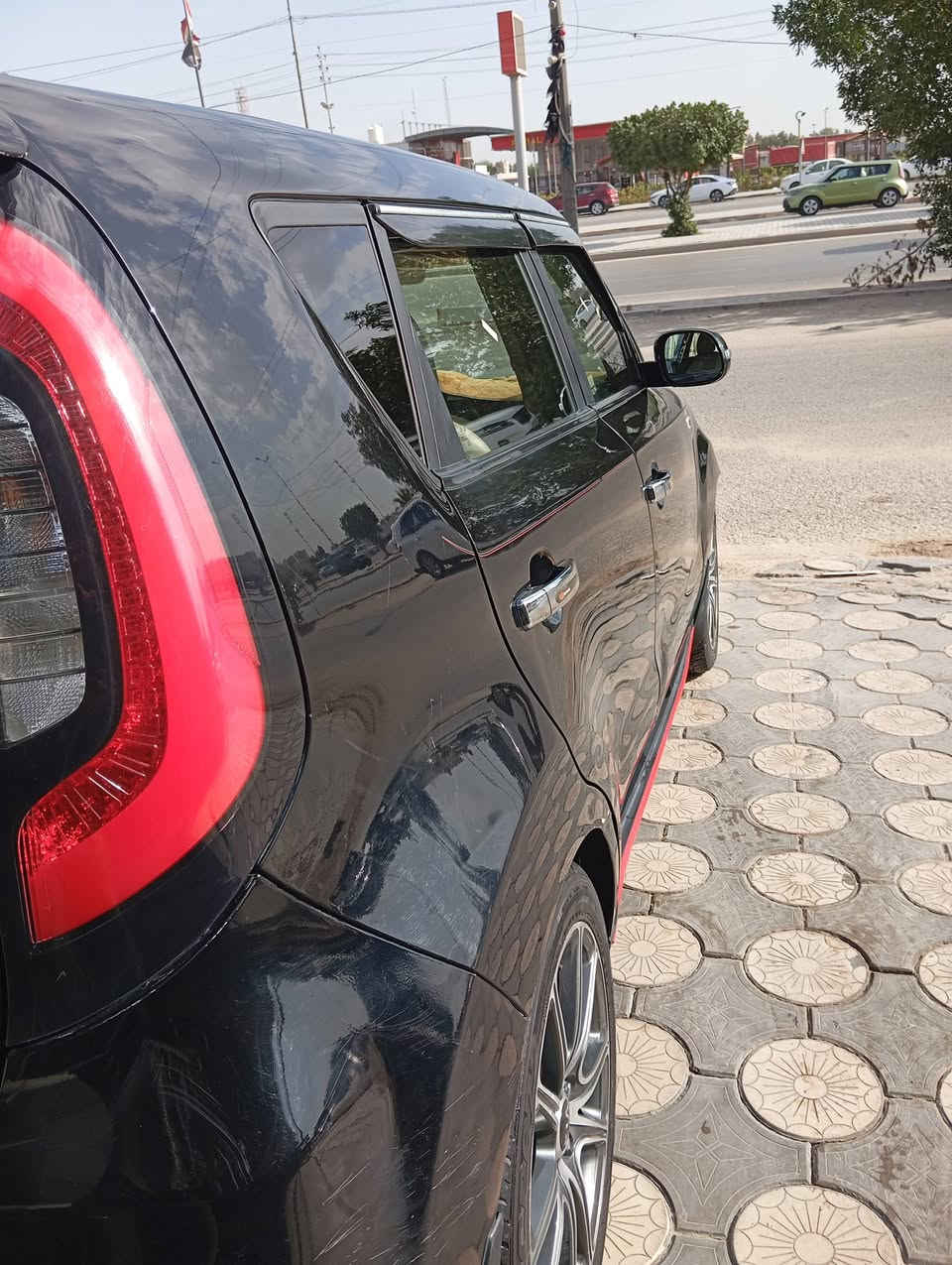 السلام عليكم
صول موديل 2017 فول مواصفات  1/1 اعلى فئة
رقم بغداد بأسمنا مشروع وطني 
وارد امريكي محرك1600 تيربو الأقتصادي أنسه الأصراف  السونار مرفق بالمنشور

المواصفات.. 
1. بصمة + بصمة ابواب
2. بانوراما دبل فتحة 
3. رادر امامي وجانبي يسار ويمين
4. كشنات تدفئه تبريد
5. ستيرن تدفئه
6. كشنات كهربائي
7. ستيرن رياضي بلادي تحكم جهتين
8. تبريد ثلج + تدفئة
9. مري شفط وي البصمة
10.أنارة ترحيب داخلية مع المري
11. كشنات حظن رياضي بعدهن بالجيس مدوشم فوگاهن دوشمة جلد
12. زنون عالي ناصي + السكن
 13.  السبير المقدس مانازل بعده😅
وبعد بيها هواي مواصفات گير ومحرك نظيفات 
حدادية نظيفة+ تايرات السياره أحلى من الصور بهواي تجي وتشوف بعينك. 
السعر117 وبيها مجال حگ الجية تشلع عيوني وتاخذها
مكاني نجف للأستفسار الأتصال على الأرقام
***********
***********
