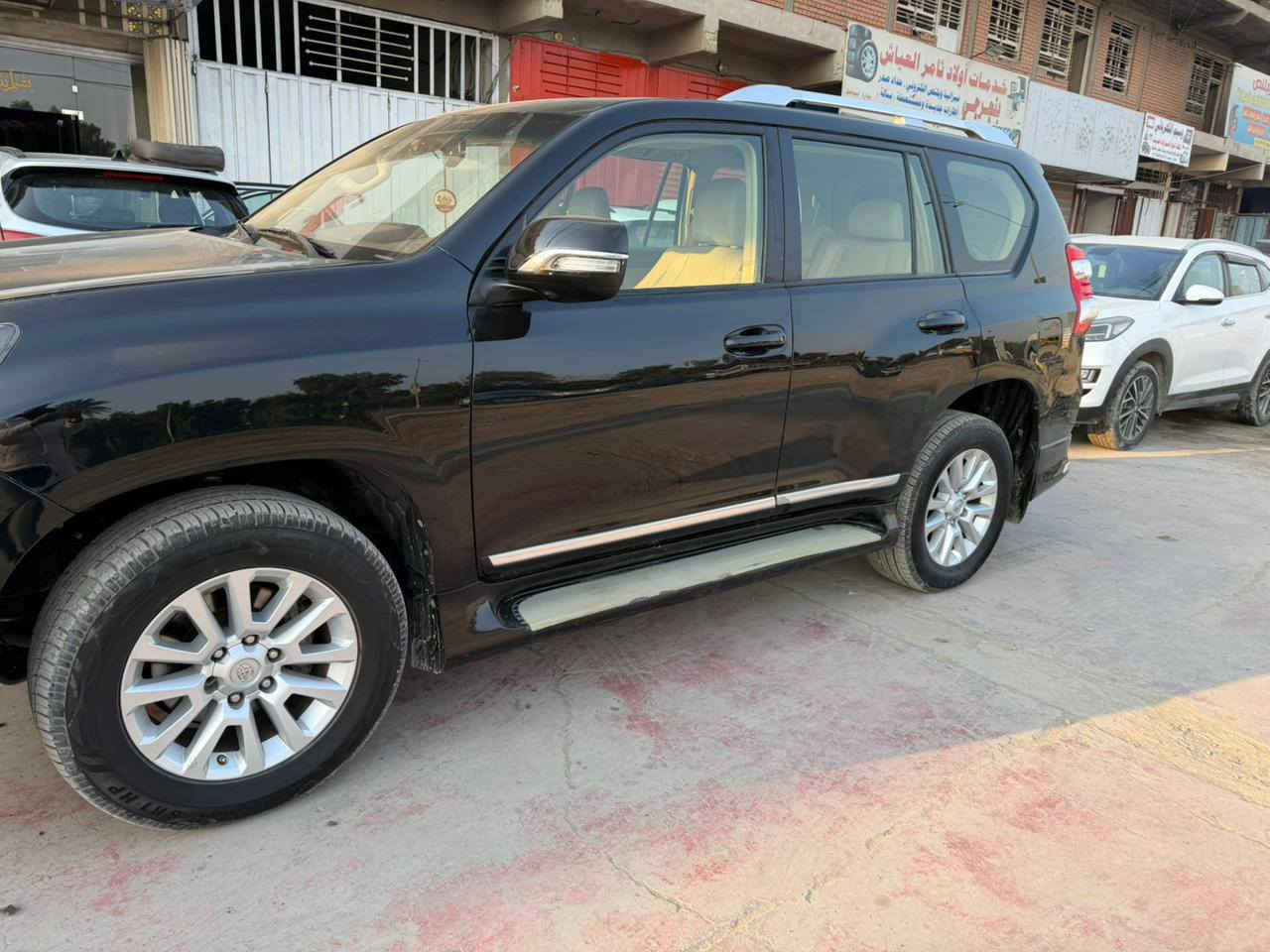 من رخصت الادمن برادو في اكس موديل 17كويتي فول مواصفات 6سلند 7راكب بصمه وفتحه جلد كشنات كهرباء حار بارد كشنات الخلفيه كهرباء ترحيب ستيرن كهرباء وبعد بيهه هواي موصفات بيهه طخه قبق الصندك وجاملغ الخلفي بدون دواخل السعر 31وبيهه مجال وترهم مراوس مكاني بغداد البلديات ***********
