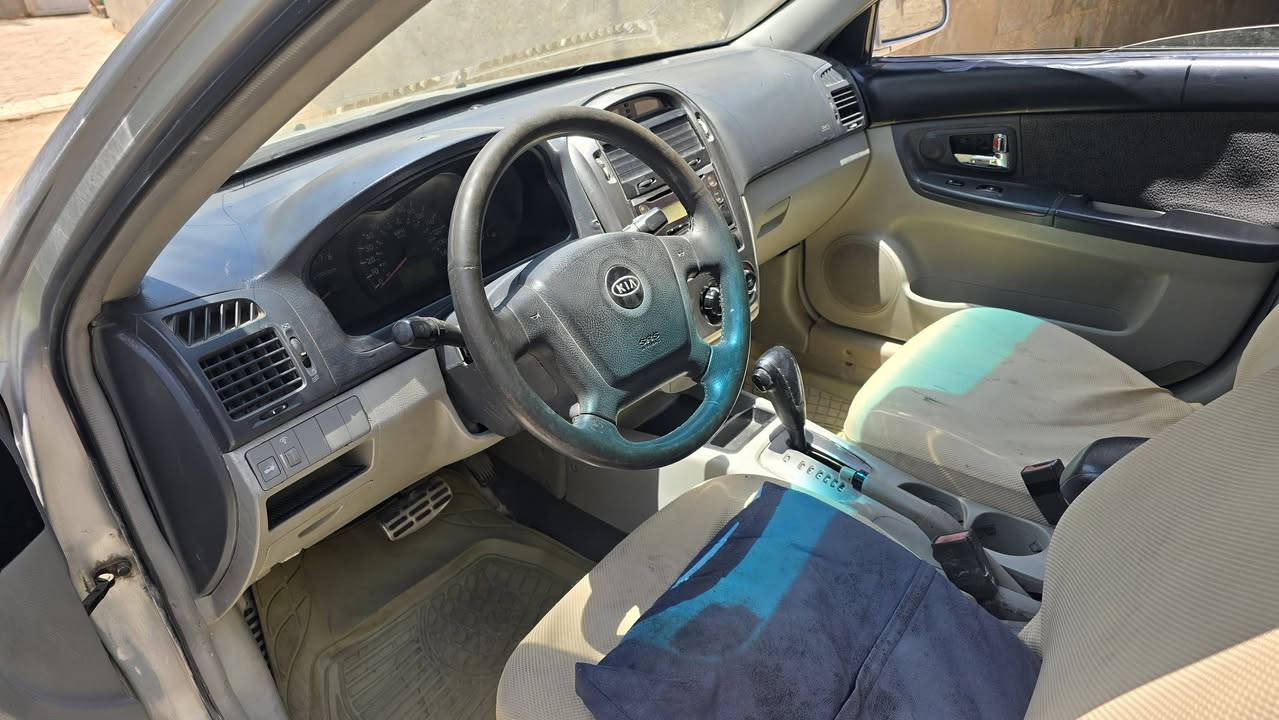 سبكتره للبيع موديل ٢٠٠٦ مكينه كير حداديه كله جديد رقم بابل انكليزي كادثها جاملغ خلفي مصبوغه عام شرط بدون ضربه سعر ٦٢ أو بيها مجال كربلاء لامام عون(***********)
