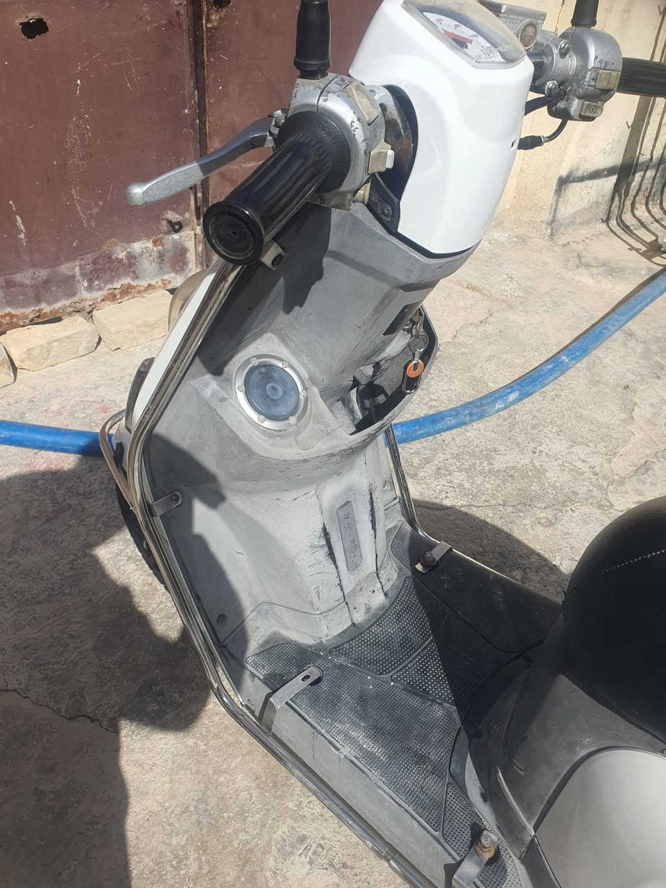 سلام عليكم  البيع ماكس بوليس زيرو ماشيه قليل والله دراجة  كارتون محرك كابريت وصل  معرص بهاء ختم واحد استعجل على البيع سعرها ب 800 وبيها مجال للطيبه مكان بابل القاسم رقم موبايل ***********
