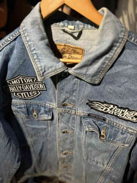 قمصله كابوي هارلي دافيدسون 
قياس XL -L
سعر 55 الف 
يوجد توصيل لجميع المحافظات 
***********
