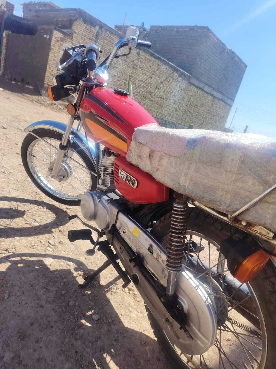 السلام عليكم اخوان دراجه للبيع اوراقها اصولي الشراي يتصل ع الرقم ***********
