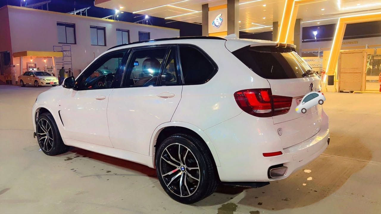 BMW (X5) 
ابيض ثلجي 
  موديل 2017
‎وارد الماني كلين  بدون حادث  
‎محرك كير ما مفتوح 
‎بدون اي نقص جديده جدا
 ديزل ( كاز ) ‎المواصفات : 6 سلندر 
‎/ تون تيربو /
‎ بانوراما
‎داتا شو
‎ / نظام ملاحة 
‎/ بصمة 
‎/ داخل قرميدي جلد
‎ / بصمة 
‎/ كراسي امامية كهرباء وخزن ميموري /
‎ / جنطة كهرباء /
لايت متحرك مع الستيرن‎  LED 
‎/ ٤ انظمة قيادة 
‎/ هند بريك دكمة 
‎/ ٣ قطع تبريد مركزي 
‎/ اوتو هولد 
‎/ حساس امامي خلفي
‎ / مانع انحدار 
‎/ مانع انزلاق 
‎/ ماوس تحكم بالشاشة 
‎/ كامرة دوارة 
‎/ اطفاء ذاتي 
‎/ داخل صاج 
‎/ مري شفط 
‎/ شفتات سرعة 
کشن بارد حار ‌‌‌‌فول فول مواسفات /
‎/ تحكم ستيرن كهرباء 
‎رقم اربيل الدولي بأسمي
 ***********  ‎مكاني اربيل 205 ورقە أربيل, العراق
