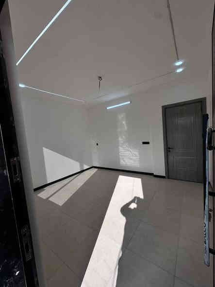 السلام عليًكم 

📍 للبيع — مشتمل جديد زيرو 2025

للراغبين بالشراء… 
معروض مشتمل 50 متر مع تشجير وحديقة وكراج 60 متر
🏡 بناء جديد — طابو صرف — فارغ غير مسكون

المساحة والواجهة:
🔹 الواجهة 5 متر
🔹 النزال 10 متر

مكوّنات المشتمل:
• صالة واسعة
• مطبخ
• منور
• صحيات عدد (2)
• غرف نوم عدد (2)
• بيتونة
• سطحين (2)

المميزات:
🌳 حديقة أمامية
🚗 كراج
🚪 باب قاصة
🪟 شبابيك مع بوب ألومنيوم
❄️ تأسيس سبالت
🎥 منظومة كاميرات
🛠️ مجاري متكاملة

الموقع: بغداد – الكرخ – حي الري
قرب شارع قطر الندى

للاستفسار:
📞 ***********

⸻
