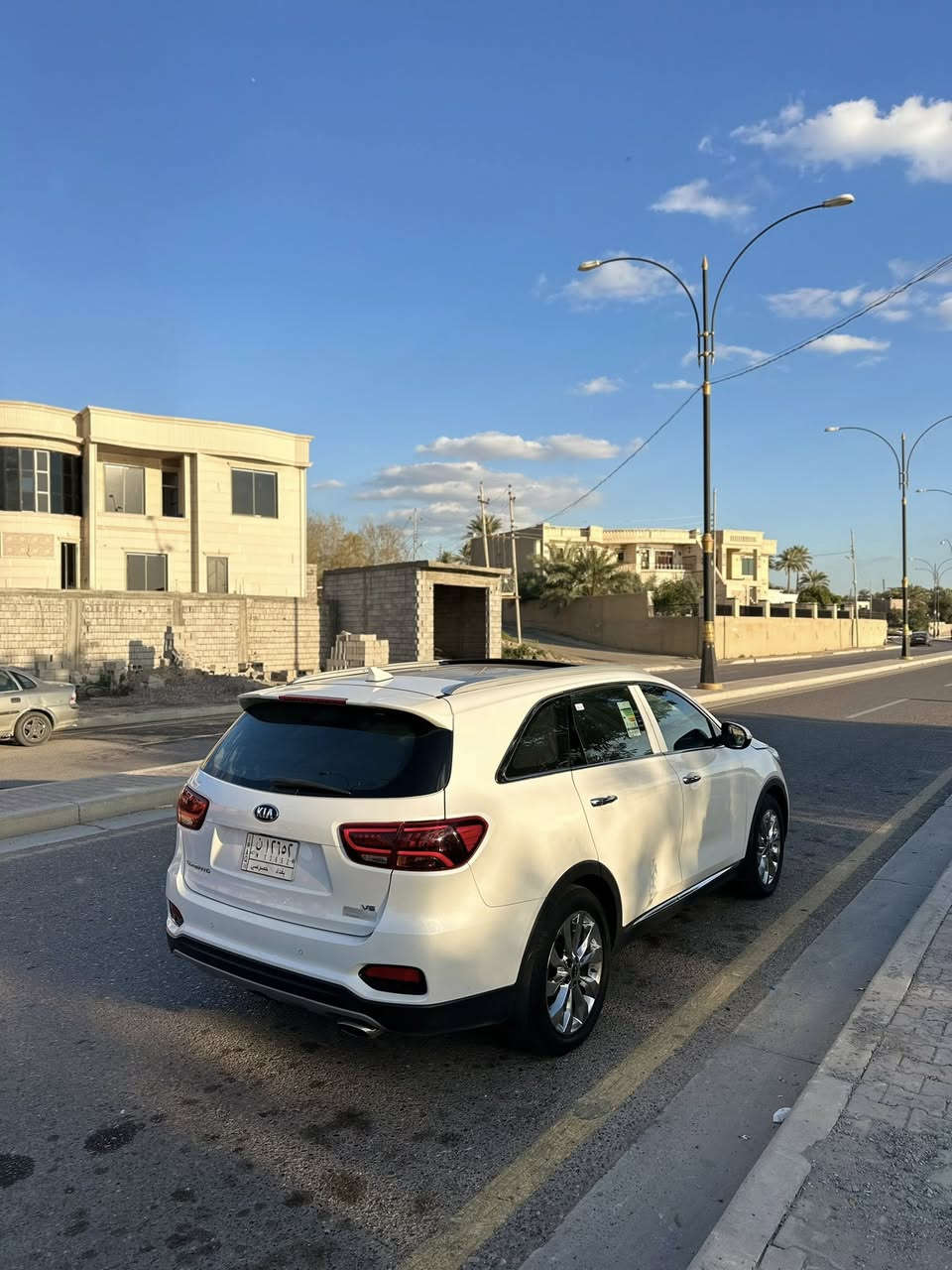 السلام عليكم
سورنتو. موديل. 2019 
6سلندر. 7 راكب. 
المواصفات. فول بصمه فتحه 
كشانه كهرباء تحكم ستيرن حساسات أماميه خلفيه 3قطع تبريد 
كير محرك كفاله. 
تخم تاير جديد. 
رقم بغداد ب اسمي تحويل ثاني يوم. 
بيها صبغ. براس البنيد شبرين فقط.
السعر. 243 وبيها مجال قليل. 
مكاني صلاح الدين بلد الضلوعيه 
الاتصال ***********
