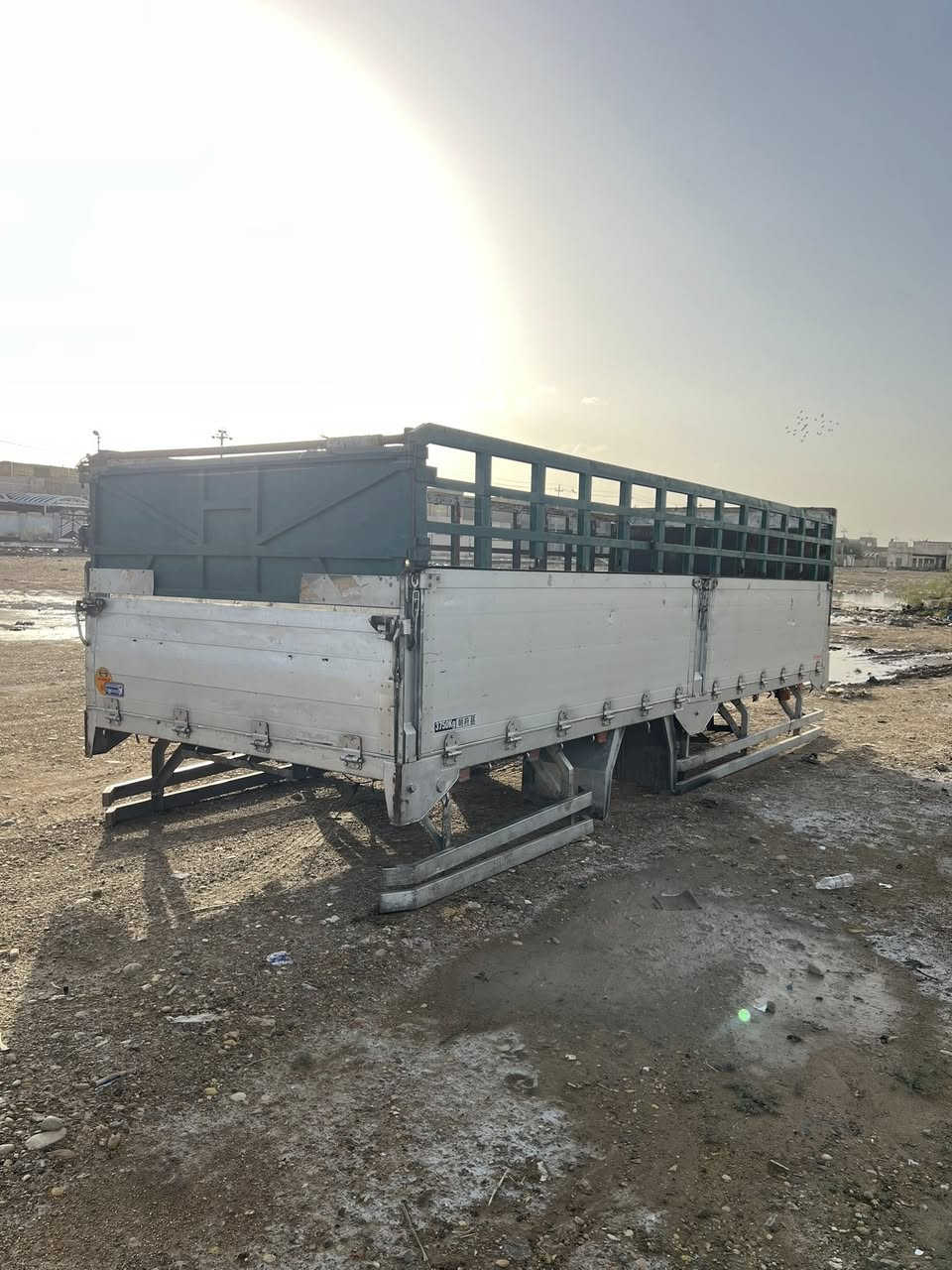 السلام عليكم بدي هينو للبيع ٨٠ قطعتين جنل حديد دبل شاصي حديد كاعيته بقلاوه مكان واسط قضاء الحي ***********
