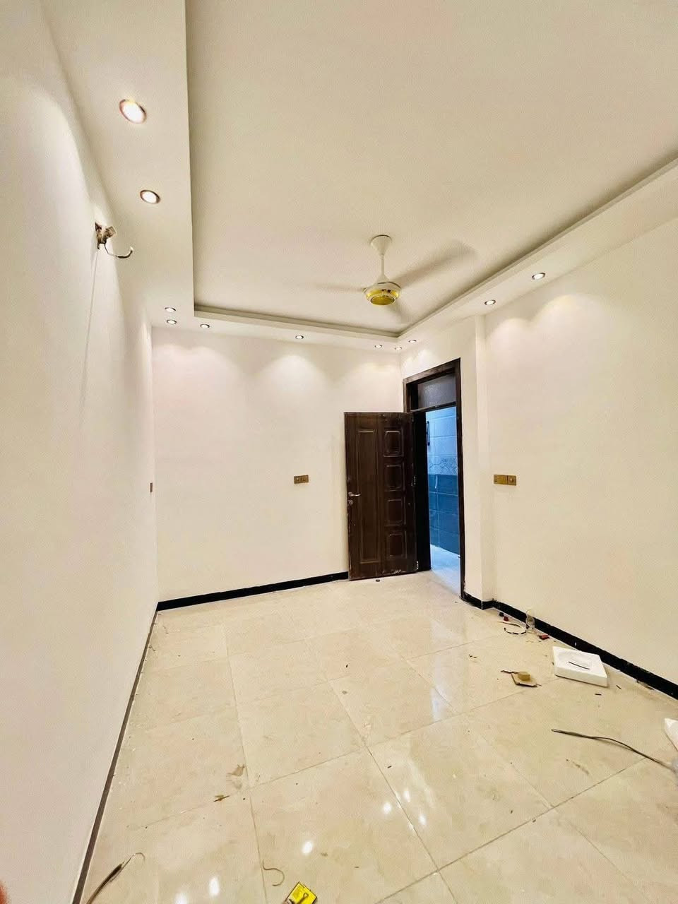 دار للبيع مساحة 100 متر
الواجهه 5  النزال  20  ' يحتوي على 4 غرف 

 بناء حديث درجه اولى ضلع منفصل

1⃣الطابق الأول : 

▪️صاله مطبخ غرفة نوم حولي درج خدمات

2⃣الطابق الثاني

◽️ 3  غرف نوم ' خدمات ' بيتونه ' سطح

حي الجهاد/    ديوان المخابرات

للاستفسار الاتصال *********** يوجد واتساب 📞

