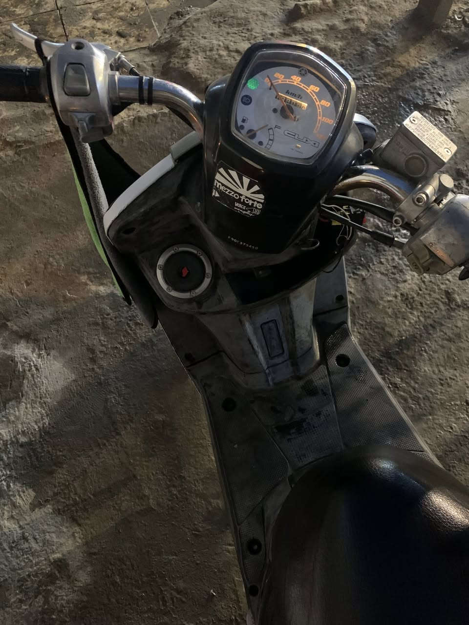 سلام عليكم بوليس كفاله عامه كلشي بيها بلاد مكينه ما مفتوحه دراجه متروكه صاله 8 اشهر بارحه شغلتها طلعت دخانه بيضه شوي كالو دهن وصخ المهم سعرها 525 قفللل مكاني مدينه اوراقها كامله منزلها 1:100 ***********
