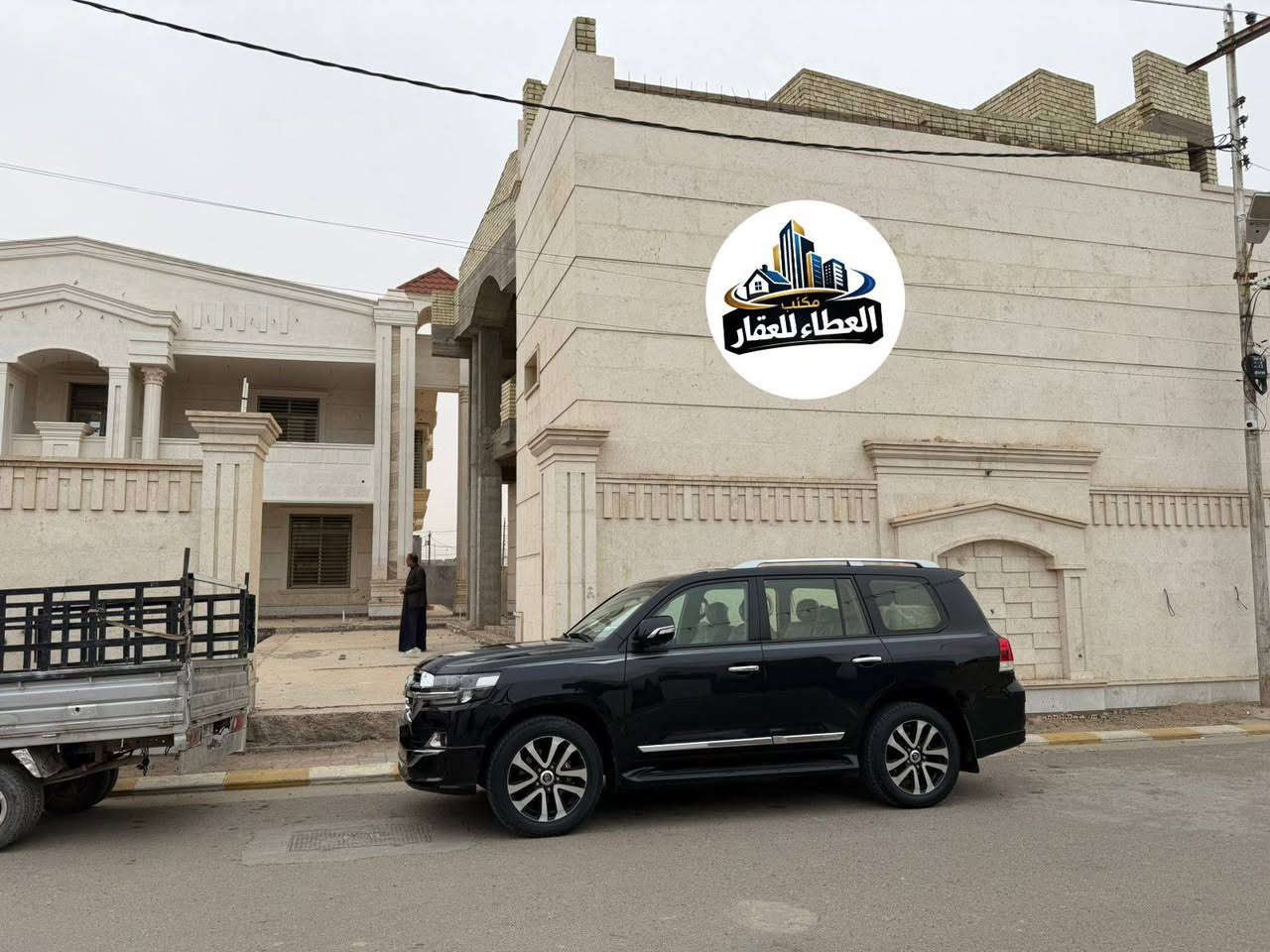 لبيييييييييييع 🗣

   🕋السلام عليكم 🕋
نموذج رقم (2 )

يعلن مكتب العطاء للعقار عن بيع فله 📍
موقع العقار الحوز الاولى مقابل جامع الرحيم 🕋

مساحة العقار الكليه ٢٠٠٠ م 
مساحة البناء ١٤٠٠ م 
تتكون الفله من 9 غرف نوم بنضام السويت🪧
صاله ارضيه كبيره + صاله استقبال 
بالاضافه إلى صاله في الطابق الثاني 
 حمامات داخليه عدد ٢
حمامات خارجيه عدد ٢
مطابخ شرقي وغربي الطابق الاول عدد ١
الطابق الثاني عدد ١ بالاضافه إلى مطابخ خارجيه 
ديوان داخلي +استقبال
مساحه خارجيه (حديقه )
   
  📍ديوان او ربعه للضيوف خارج الفله 
تحتوي على غرف نوم عدد 2 
بالاضافه إلى حمامات + مطابخ 

📍💶🪧 علما ان السعر مليار و500 مليون قابل للتفاوض💶 

كذالك يوجد مشتملات وبيوت وقطع اراضي 
في جميع مناطق الرمادي وضواحيها 📍🪧

للاستفسار زيارة موقعنا الكائن الرمادي البوفراج امام فلكة الدله 📍🗺
مكتب عقارات العطاء 📞
يمكنكم مشاهدة كافة العروض على برامج التواصل الاجتماعي فيس بك انستكرام تيك توك باسم مكتب العطاء للعقار 📞📍
او الاتصال على الأرقام التاليه  

***********  عمر حسن الفراجي 📞
***********
