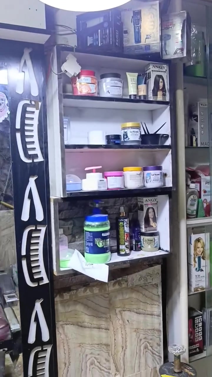 غراض حلاق مريات 
معه رفوف 
الناصريه مدينه الصدر 
***********
