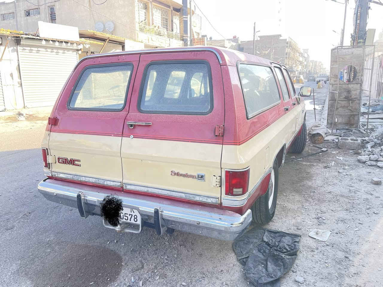 سلام عليكم جمسي موديل ٨٨رقم انكليزي بسمي محرك ٣٥٠ حاويه جديد كير ٤٠٠ حاويه كابريتر وارد الله شاهد صدر امامي وخلفي جديد تخم تاير جديد السياره ماناقصهه شي جاهزه وترايهه يخبل السياره بيهه بل بيبان الصندوك من الداخل خياس قليل واني انطيك بيبان وياهه انضاف حيل سعر ٦٥ وبيهه مجال مكاني الدوره ***********
