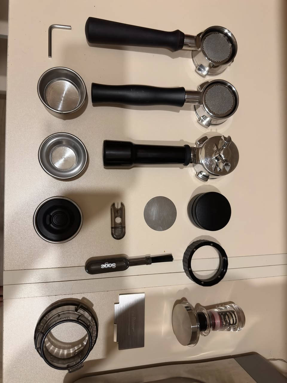 Sage Barista Express- نظافة ممتازة
مع كامل ملحقات الجهاز الاصلية 
بالاضافة الى بورتافلتر مكشوف عدد 2 + موزع + تامبر سبرنك + بك سكرين
السعر ٧٠٠ الف مع كامل الملحقات


**إذا كنت صاحب هذا الإعلان وتريد حذفه لأي سبب، رجاءا أرسل رسالة إلى الدعم الفني**