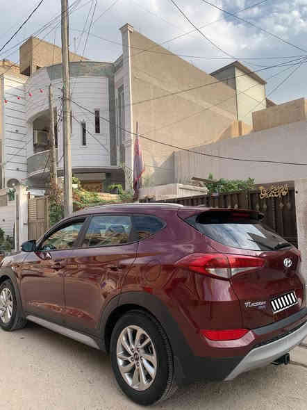 السلام عليكم توسان موديل 2017 ماشيه 60الف السياره نضافه خير من الله  مكان السياره بغداد رقمها اربيل  ***********
