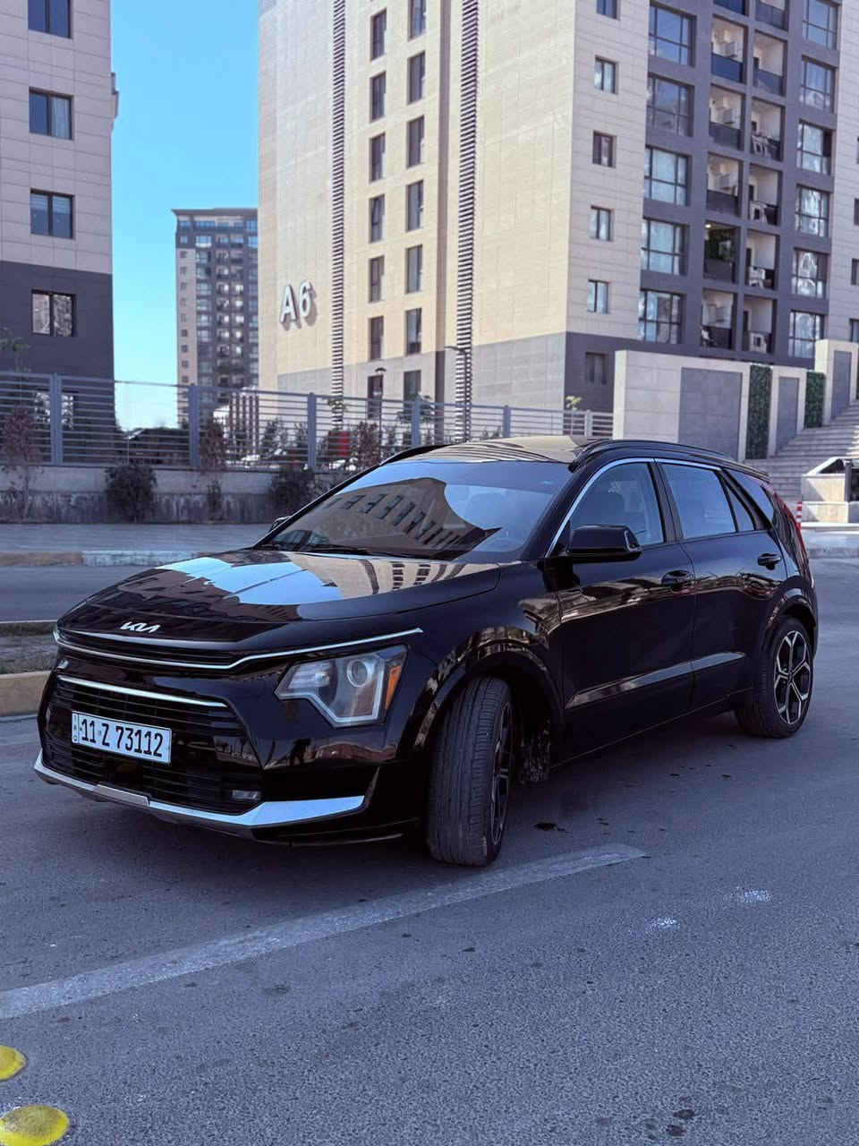 كيا نيرو هايبرد موديل 2023  للبيع
اذا تريد سيارة SUV كورية عائلية تجمع بين الفخامة و الأقتصاد ( تفول مرة بالشهر ) وارد امريكي باسمي 
السياره خير من الله نظافه وبيها مواصفات بعد احلا من السياره لون اسود 
السياره مرقمه وكامله ومصلحه رقم بغداد 
السياره حادثها بنيد وجاملغ سايق صبغ سونار موضح بالصور + صور الحادث مرفقة أيضا 
ماشيه: 19.000 ميل
المواصفات 
مري شفط
كراسي تدفئه 
فتحه 
بصمه
اشاير بالمري 
كشنات جلد و مخمل 
ترحيب دخول 
.نظام ايكو وسبورت قياده
• بطارية ليثيوم
• شاشة كبيرة
• كاميرا خلفية
• حساسات خلفية 
• ⁠حساسات اماميه
• كراسي واستيرن تدفئة
 .اتو هولد
رادار امامي
• مانع تصادم
• محدد مسار
• تصحيح مسار
• مثبت سرعة
• مانع انزلاق
• بصمة تشغيل
• بصمة أبواب
• مري رادار
• نقطة عمياء
• شاحن وايرلس 
شاحنة بالكشانات 
• شاشة اعطال
• عداد ديجيتال متغير الوان
• اضوية امامية LED
• اضوية خلفية LED
• كشافات زنون LED
• حساسات إضاءة
• إنارة تلقائية Auto
• نظام صوتي مميز 
• أوامر صوتية
• حساسات اصطدام
• حساسات مطر
• حساسات دخول الإنفاق
• حساسات ضغط هواء الإطارات
‏• GPS
شفتات بلستيرن
تبريد قطعتين
قياده ذاتيه عل الطريق 
تشغيل عن بعد 
• بلوتوث
• مدخل USB + AUX
وبيها بعد مواصفات خير من الله 
سعر  السياره 139  ورقة
الاستفسار على الرقم ***********
مكانها بغداد العامريه
