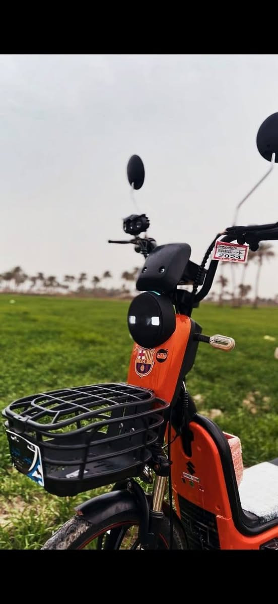*سلام عليكم ورحمة الله 👋*
*🚨 للبيع دراجة شحن كهربائية موديل 2024 🚨*

*⚡ المواصفات:*
✅ *البطاريات:* 5 بطاريات نظيفات بحالة ممتازة 🔋
✅ *السرعة:* توصل 60 كم/ساعة  
✅ *النمر:* 4 نمر
✅ *التشغيل:* سويچ + بصمة
✅ *الإضافات:* سلة أمامية + إنارة LED قوية
✅ *تاريخ الشراء:* شهر 8 / 2025 - استخدام شهرين فقط

*🔥 الحالة:* نظيفة جداً شبه وكالة، نفس ما موضحة بالصور

*💰 السعر:* 360 وبيها مجال بسيط للشراي 

*📍 المكان:* النجف الأشرف           
*📱 للتواصل:* مراسلة خاص فقط


**إذا كنت صاحب هذا الإعلان وتريد حذفه لأي سبب، رجاءا أرسل رسالة إلى الدعم الفني**