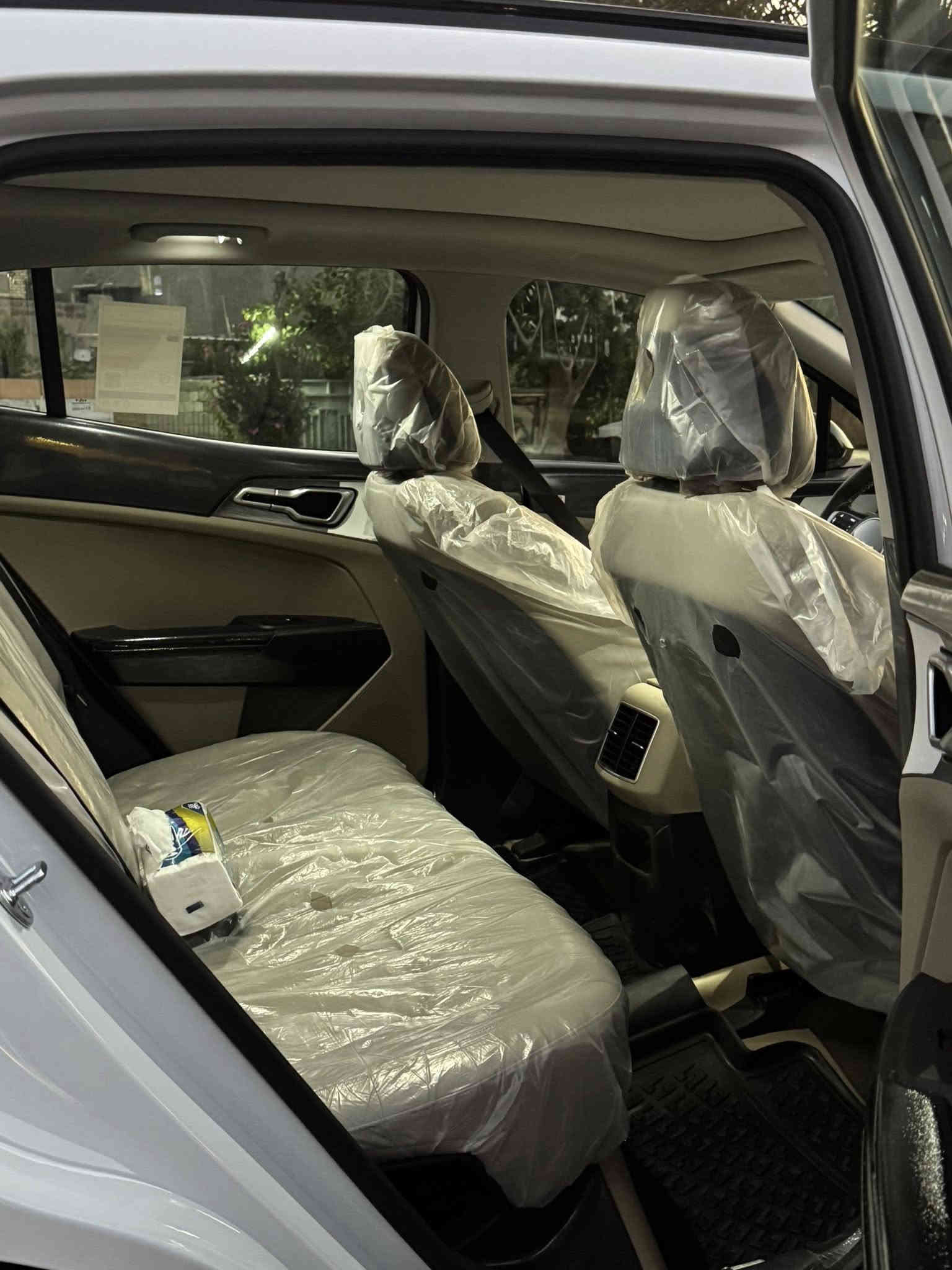 الموديل : 2025 . (خليجي) . 
المحرك : 4  سلندر DOHC 2.0
العـــداد : 6 آلاف  
الضمان : 5 سنوات 

المواصفات : 
* مقاعد تدفئة .
* صندوق كهربائي .
* مقاعد مخمل.
* المقاعد الأمامية كهربائية .
* حساسات خلفية وامامية 
* اطار قياس 235/50R19 انج .
* دخول وتشغيل بصمة.
* أنظمة قيادة متعددة.
* لوحة عدادات المركبة LCD.
* حساس مطر.
* هاند بريك بصمة.
* تحذير النقطة عمياء.
* برداية صندوق الامتعة.
* مرايا كهرباء.
* المصابيح الأمامية زنون .
* كشافات الضباب زنون . 
* تشغيل عن بعد .
* نظام APPLE CARPLAY
* مكيف خلفي.
السعر 250 وبيها مجال بسيط 
للاستفسار ***********
العنووان بغداد الدوره 
ملاحضه : البجم مغلف ppf افلام حمايه والراديترات مغلفات حمايه من الخدش
