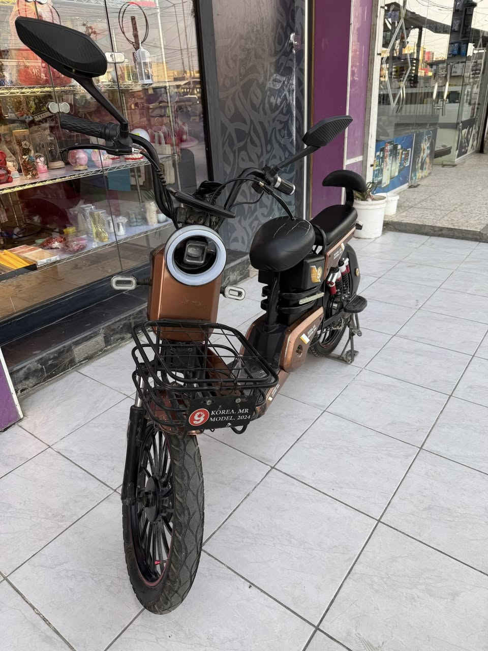 دراجه شحن 4 سرع 
نضيفه كلش 
كامله مابيه كل نقص 
السعر 250
عنوان حسينيه الراشديه 
***********
