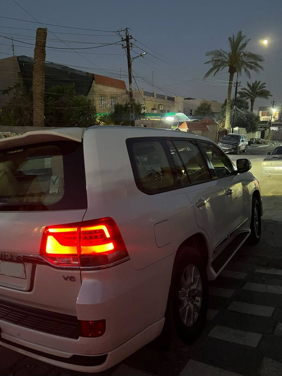 لاندكروز شركة جيهان 
 موديل 2019رقم اربيل السيارة بأسمي
احولها ثاني يوم. عداد 100الف 
 محرك 6 سلندر المعروف 
فتحة سلايد 
بصمة ابواب
كشن جلد تحكم كهربائي للسائق والراكب
تحكم ستيرن 
  ثلاجة 
واير ليس + نضام دفلوك 
اشاير ترحيب ليزري لكزز + لايت زينون 
اضوية ليزري بالدوسات حساس امامي خلفي

السعر 49.000$ (490 ورقة فقط)
للتواصل 
***********
مكاني بغداد البلديات
