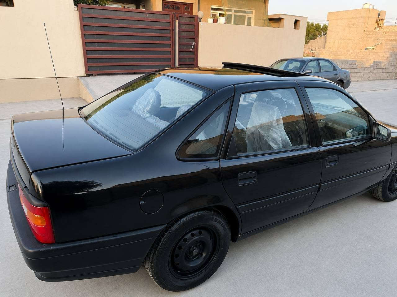 اوبل فكترا محرك 18 
موديل 1992 CD
كير عادي 
كير و محرك شرط لا صرف
لا بخار 
سقف سلایت
مراية كهربائية
قفل مركزي ریمونت
بريك Abs 
لايت زينون LED اصلي شمسي
ستیرن باور 
رقم كركوك مشروع وطني انكلیزي
کوبون بنزین بي
رقم و سنوية جديد 
سيارة بأسمي تحويل ثاني يوم
كهربائيات كله بشرط
مصبوغ عام للجمالية مكفولة من ضربة و الخیاس

سعر 42$ورقة و بيها مجال للطیبین
شراي یخابر ***********
