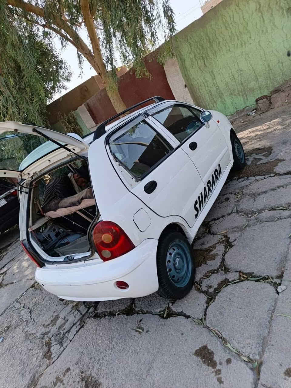 السلام عليكم كيو كيو للبيع موديل 2013 سياره مابيه اي ملاحظه سياره تخم تاير جديد كير ومحرك جديد حداديه جديده لايت زنون شاشه كامره باتري جديد سياره حلوه ومال بيت مابيه كل نقص كير أوتوماتيك سياره رقم كربلاء مداور ثاني يوم شرط متتاخر بلمداور مكاني بابل سعره ٢٢وبيه مجال بسيط مكاني بابل 
***********
