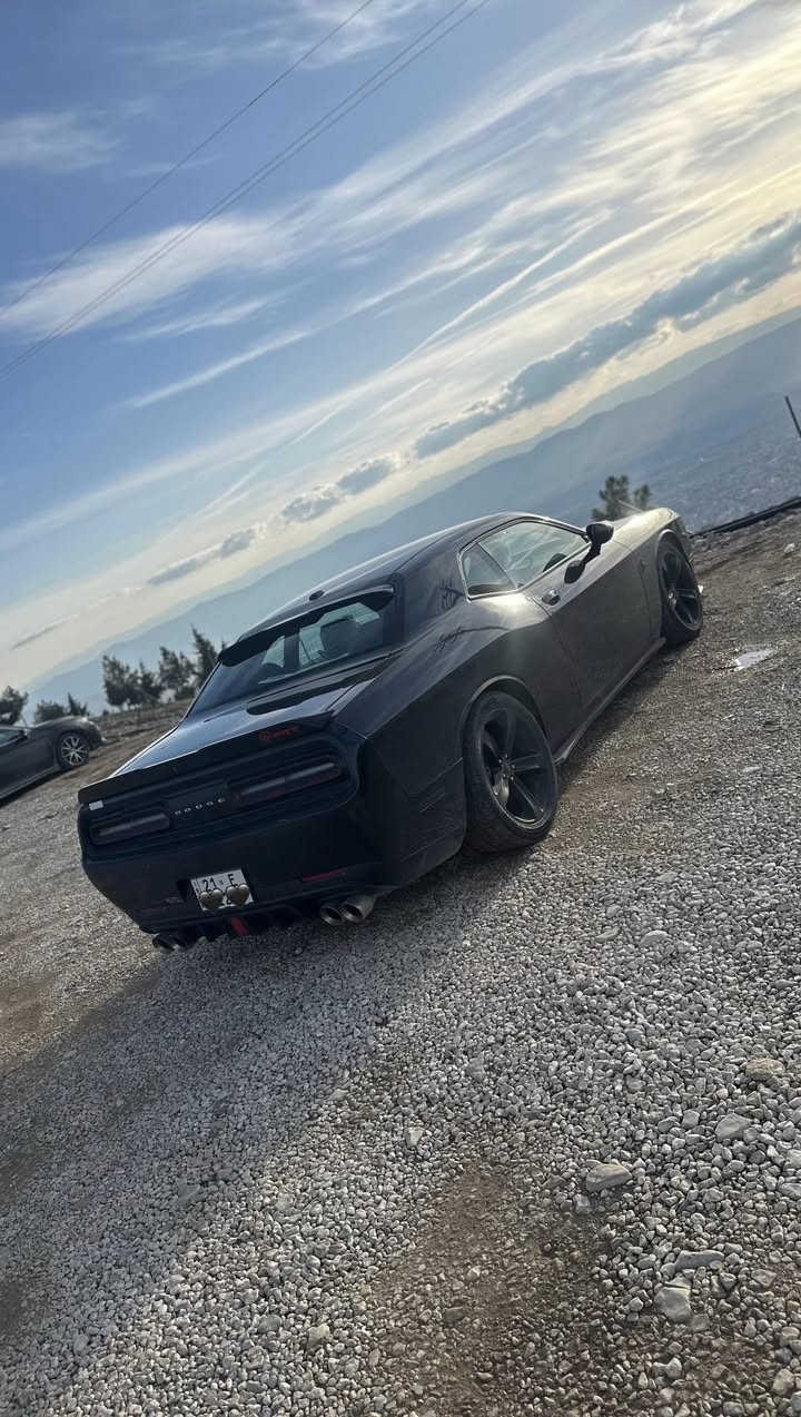 تشالنجر SXT V6
موديل 2019
وارد امريكي
شاشة وسط
كاميرا خلفية
ماشية 85ميل
السياره مصروف عليها
بيها صوت يخبل تحكم ريمونت 
جاهزه ماتصرف عليها الف
اول بارحه طلعت من البولش والنانو 
رقم سليمانية 
حادث خلفي بسيط من امريكا وبيها هنا بالعراق شبر بالجاملغ بارد  جهت السايق وباب الصدر  اربع صابع 
ولا قطعة صبغ
ايرباكات سليمة
صور وتقرير الحدث مرفقة
السعر 197 وبيها مجال***********
https://en.bidfax.info/dodge/challenger/6728688-dodge-challenger-sxt-2019-black-36l-6-vin-2c3cdzag6kh560660.html
