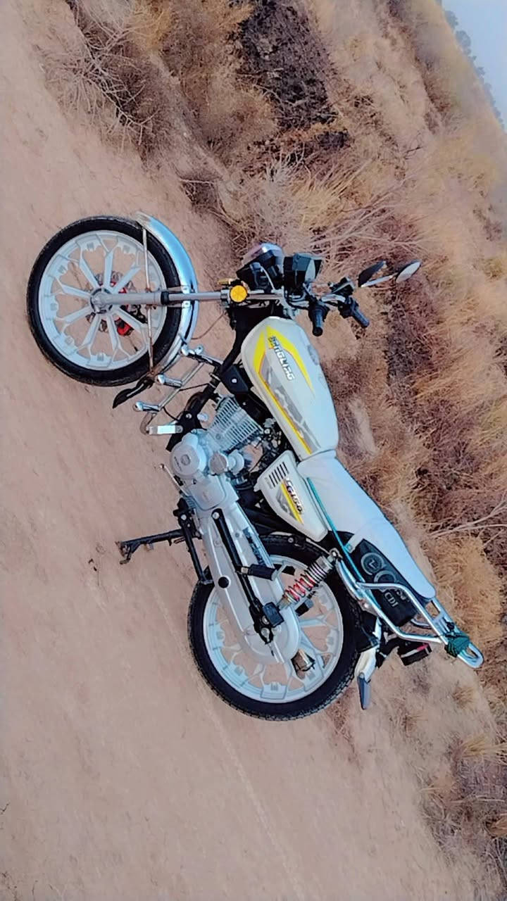 سلام عليكم  دراجه سفان لبيع مكفوله من كلشي وراق كامله موديل 24 السعر 725 وبيه مجال مكان واسط الزبيديه هاذه رقم ***********
