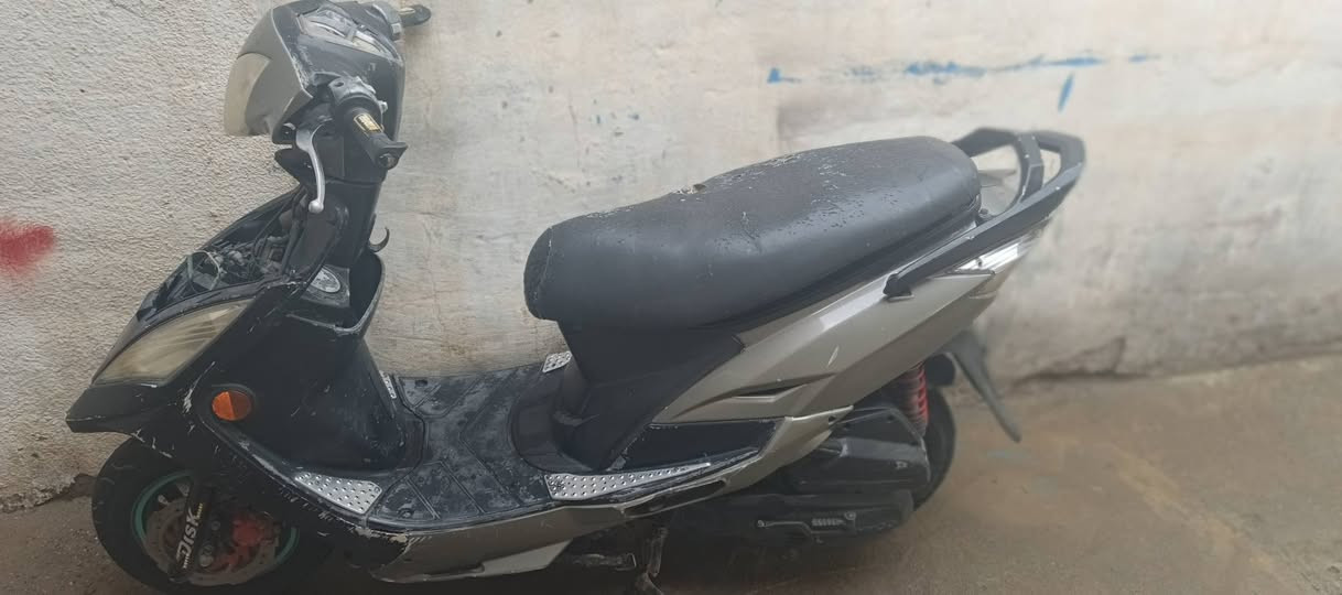 سلام عليكم دراجه لبيع ثعلب
لبيع طافيه ماعرف شنو عطلها ابيع كوم حديد

*********** شراي تصل
