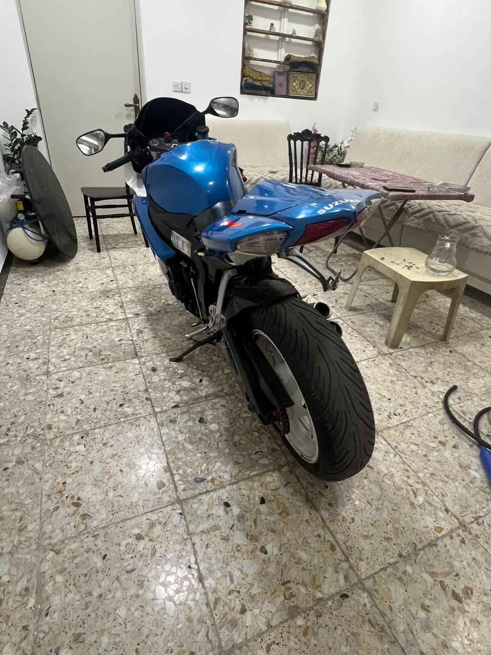 السلام عليكم دراجةGXR750 موديل 2010 دراجة نظيفة مابيها اي نقص جاهزة محرك مفتوح شرط مملعوب بي سبب الفتح تصليح الكير فقط  السعر 36ورقة المكان بغداد رقم الهاتف ***********موجود  واتس اب

