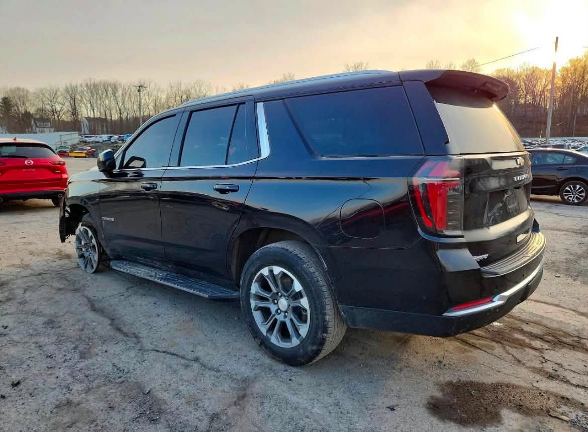 🚙 للبيع | Chevrolet Tahoe LS 2025 🇺🇸🔥
📦 مدة الوصول إلى العراق: 55–60 يوم — المركبة حالياً داخل أمريكا 🇺🇸

💵 السعر: 46,000 دولار — 460 ورقة 💰
(شامل النقل + الكمرك + التخليص الكمركي + الضريبة) ✅

🎖️ سعر حملة كتاب ذوي الشهداء:
💵 39,000 دولار — 390 ورقة 💰
(شامل النقل + الكمرك + التخليص الكمركي + الضريبة) ✅

📄 الحالة: حادث بالدعامة الأمامية فقط، وباقي السيارة بحالة جيدة.

📍 العداد: 38,989 MI

🔍 تفاصيل المركبة:
• الفئة: Chevrolet Tahoe LS 2025 ✨
• المحرك: V8 سعة 5.3 لتر ⛽
• ناقل الحركة: أوتوماتيك 10 سرعات ⚙️
• اللون الخارجي: أسود 🖤
• اللون الداخلي: أسود 🖤

✨ أهم المميزات:
• شاشة لمس 17.7 إنج
• عدادات رقمية 11 إنج
• Apple CarPlay وAndroid Auto لاسلكي
• كاميرا خلفية
• حساسات خلفية
• تشغيل بصمة (Push Start)
• دخول ذكي (Keyless Entry)
• مثبت سرعة (Cruise Control)
• تحذير الاصطدام الأمامي
• مساعد الحفاظ على المسار
• فرامل طوارئ أوتوماتيكية
• مكيف أوتوماتيك
• 8 مقاعد مع إمكانية طي الصفين الثاني والثالث
• مصابيح LED أمامية وخلفية

📲 للحجز والاستفسار:
👉 https://wa.me/message/CZHHU4Y7NCNYE1


**إذا كنت صاحب هذا الإعلان وتريد حذفه لأي سبب، رجاءا أرسل رسالة إلى الدعم الفني**