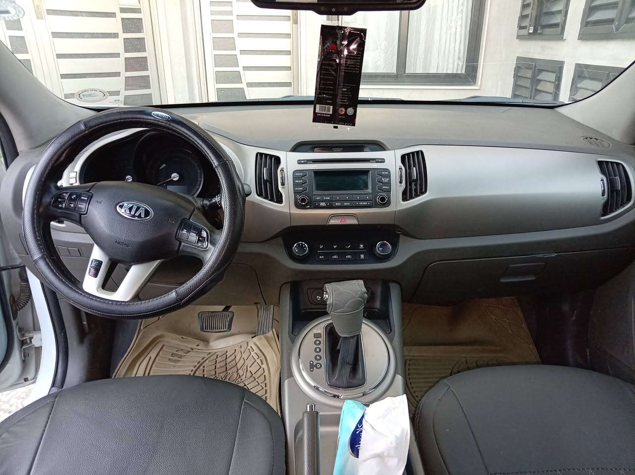 السلام عليكم 
سيارة سبورتاج 2015
بدون صبغ باسمي 
كابون بانزين 
سنوية إلى 2030
حي العربي
 ***********
السعر 175
