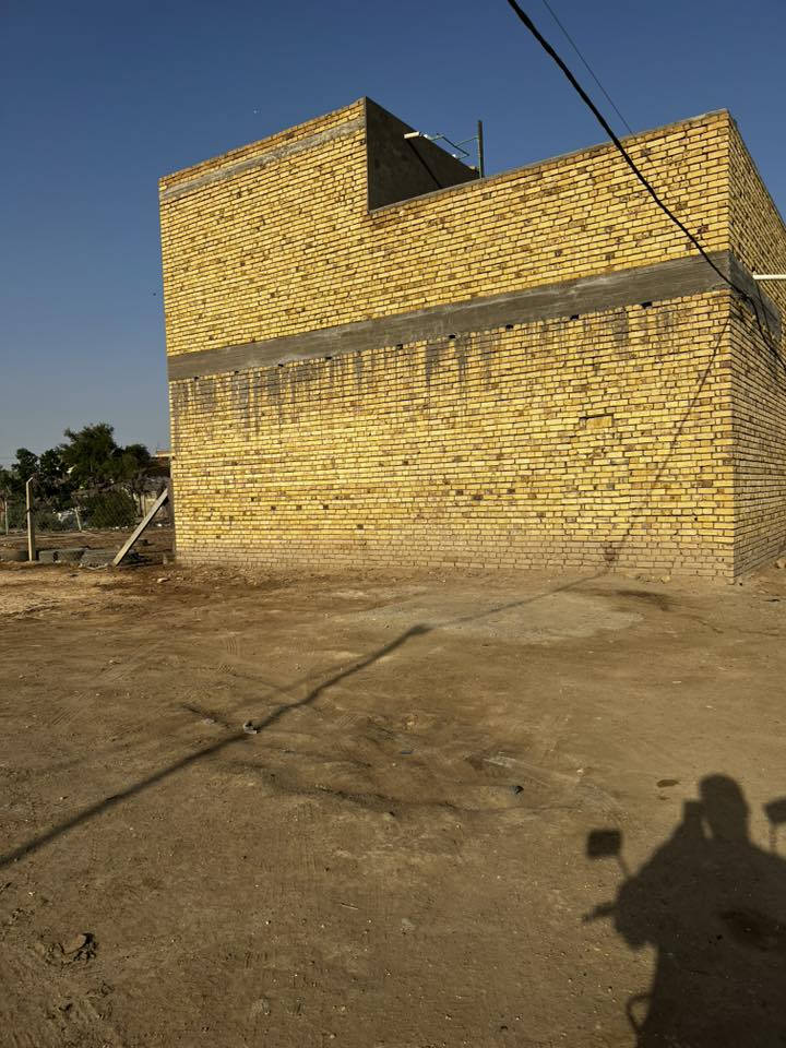 سلام عليكم قطعه بنزله الحديدين المساحه 200 متر قريبه على الشارع سعر 10 ملاين رقم
‭0781 718 5275‬
