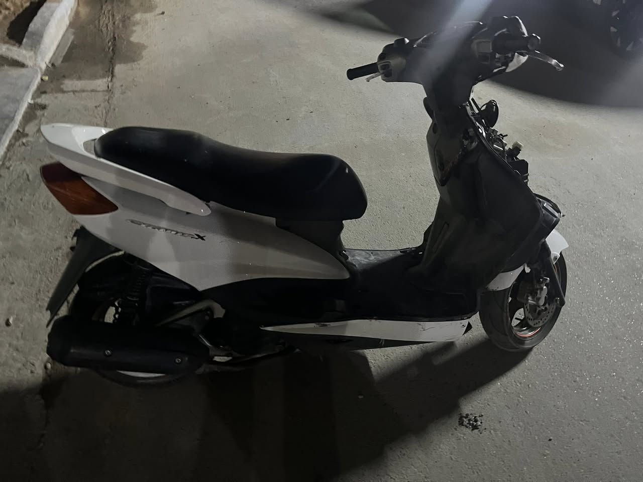 السلام عليكم
دراجة سكنس للبيع نثية 110 ياباني ستاند كهرباء نكرة ناقصها بس بچم اللايت مالتها موجود الدراجة عارضها ب 600 الف


**إذا كنت صاحب هذا الإعلان وتريد حذفه لأي سبب، رجاءا أرسل رسالة إلى الدعم الفني**