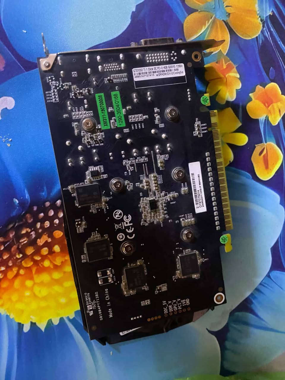 السلام عليكم .
كرت 1050 ti للبيع نظيف . 
السعر 60 الف وبي مجال وتوصيل ماعندي . 
شراي راسلني واتساب على هذا الرقم *********** .
