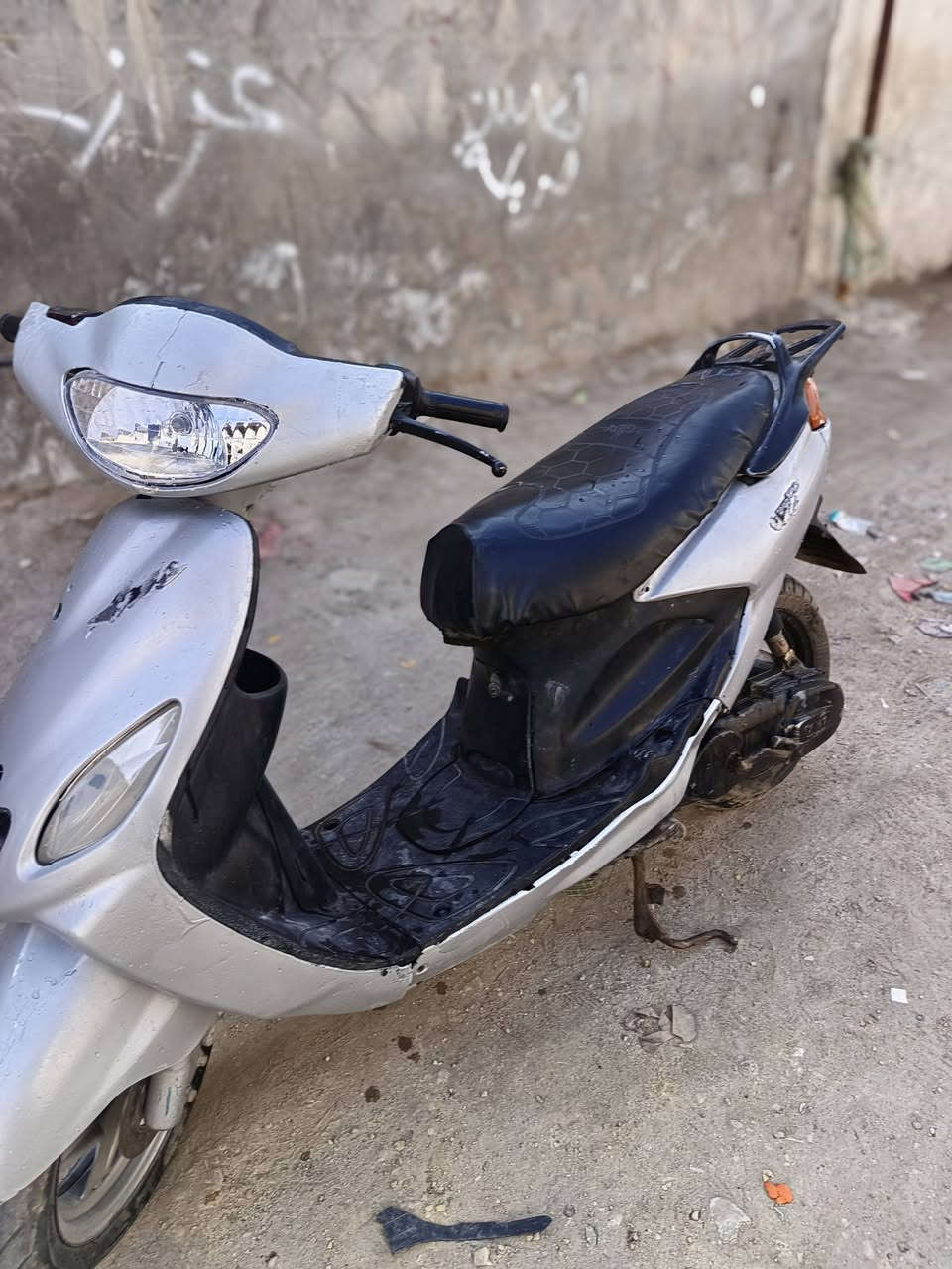 سلام عليكم درجة اكزز لبيع نضيفه كلشي شغال بيه سلف هندر عوزه باتري لايت مكينه ناعمه  شلعه حلوه سعره مناسب 180مكان ناصريي مركز وشراي ***********يتصل عله رقم
