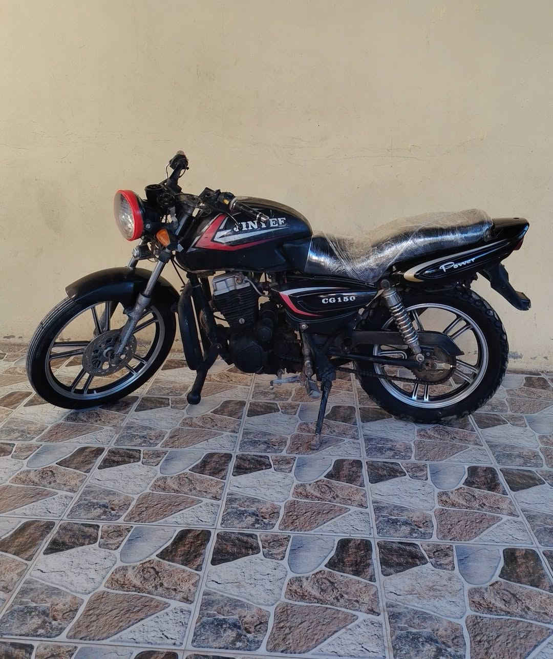 دراجة باندا 2013 أوراق كامله للبيع السعر 325 وبيها مجال
نقصها كهربائيات المكان ديالى شهربان ***********
