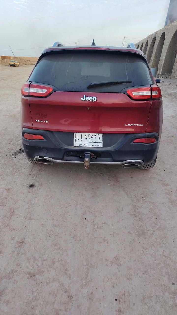 سلام عليكم 
جيب شيروكي بزون مديل 2016 فول مواصفات مكينه 6 حادث تلث قطع 
مكان ميسان العماره ***********
