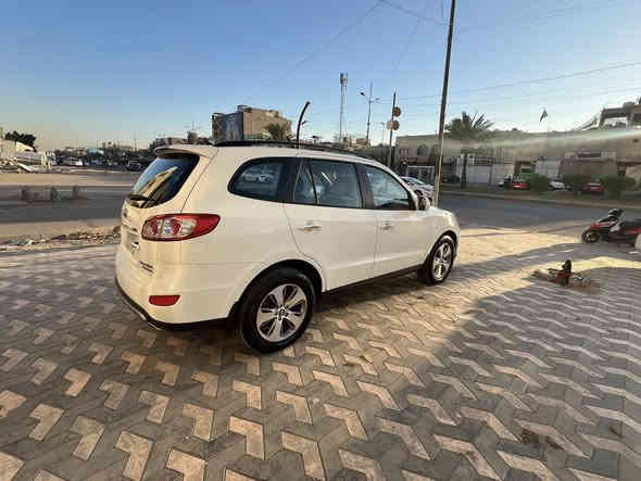 السلام عليكم هونداي سنتافيا 2012 خليجي فول مواصفات  بصمة فتحه 7 راكب محرك3500. 6 سلندر مكفولة كفالة عامة ماعدا تكحيل باب وره الصدر موضح بصور وداعاميات بيها شخوط بسيطه ماشية 141 حقيقي  بغداد جميلة للاستفسار***********
السعر158 بيها مجال بسيط
