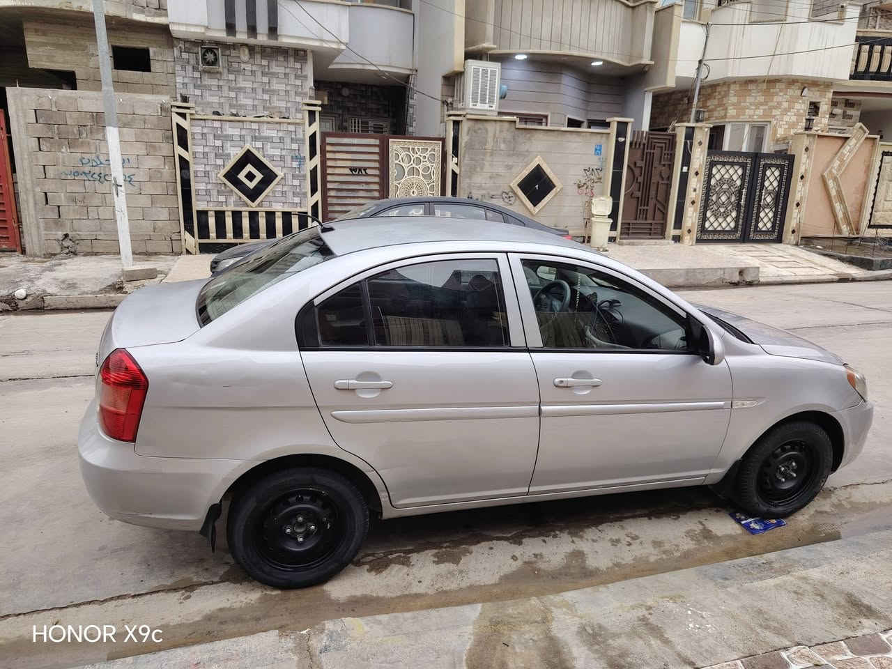 السلام عليكم
اكست 2009 لون سلفر محرك  بديت نفخ وكير شرط كير عادي
محرك 14 رقم جديد انكليزي هزه جديده تايات جدد
بها بابين وبوند وجاملغ مصبوغه تحكم ستيرن سغف مصوز
وقبغ صندوك مطوز شرط تحويل
***********
سعر 83 بيها مجال
