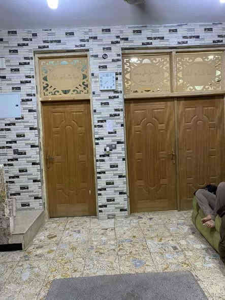 دار للبيع طابو زراعي سند 25 مساحه 120م واجهه 5م طابقين ثلاث غرف نوم مع استقبال وكلدور ومطبخ ومجمع صحيات بناء جديد عنوان الدار حي الصحه فرع الجامع الهندي 6 م عرض الشارع تبليط للدار السعر 170مليون قابل للتفاوض للاستفسار الاتصال على الرقم *********** أو مراجعه مكتبنا الكائن في الجزائر مقابل مجبس التمور أو مدرسه الطريق الى المئه
