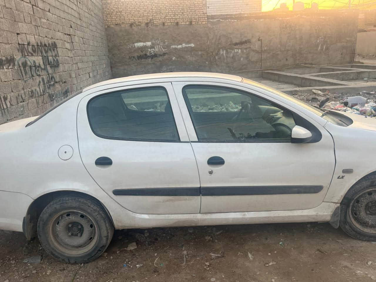 سلام عليكم سياره رنا لبيع أو مراوي سياره مديل 15 طالعه بل 17  محرك 1600  رايده ب 50ورقه بيه مجال لسياره بسمي مكاني كربلاء الحر رقمي ***********

