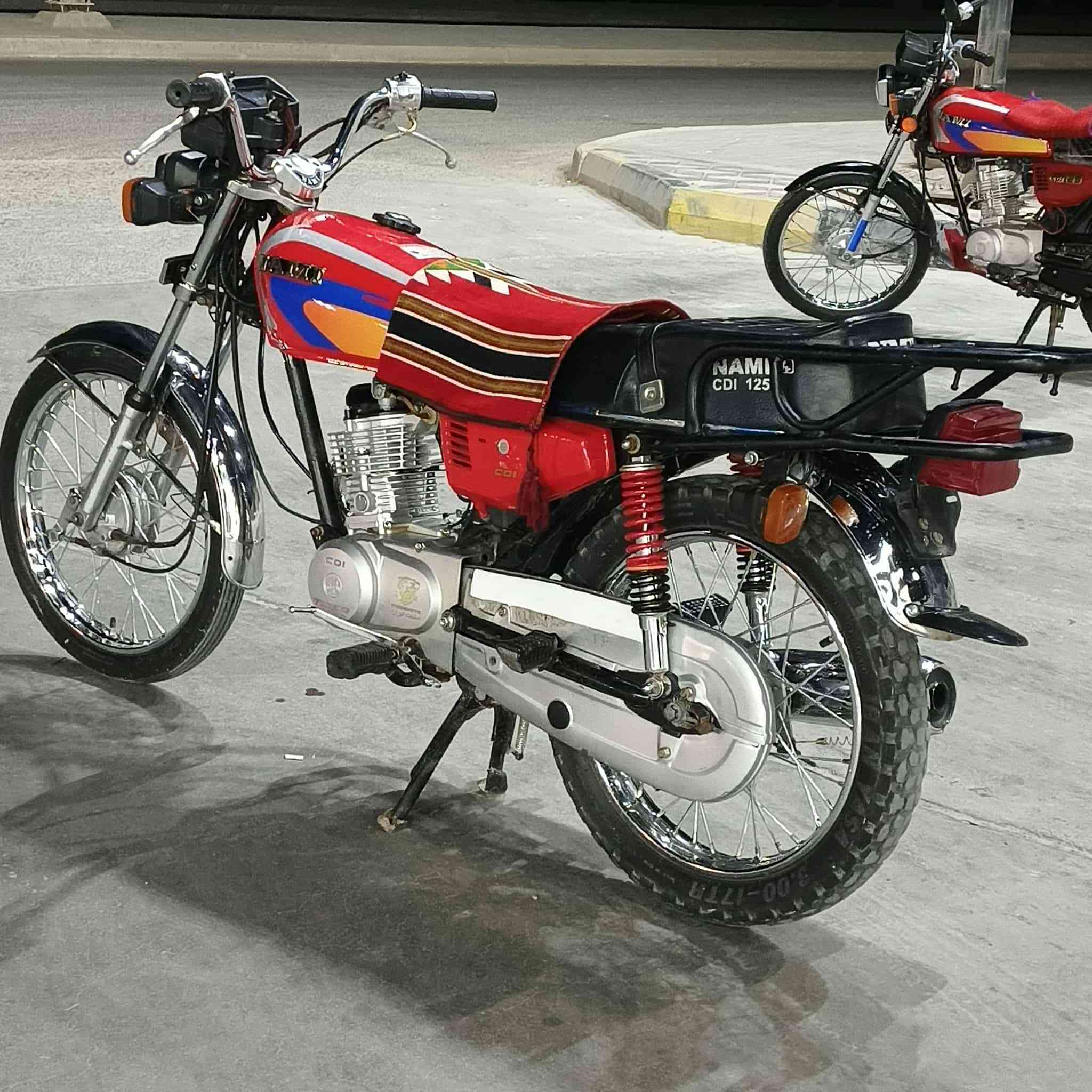 السلام عليكم شباب 25 سكنر اوراق خمسه نادي هسه بالصوره حلوه خير من الله سعرها 550 مكان الكوت انشاء النفط ***********
